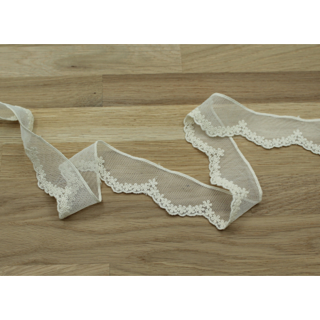 Galon tulle souple broderie coton brodé 38mm x 1m Galon tulle souple broderie coton brodé 38mm x 1m