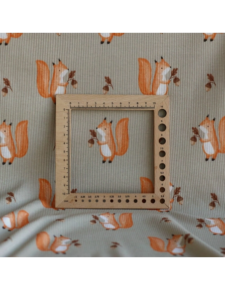 Jersey coton côtes fines à motifs petits écureuils de la forêt fond beige grège