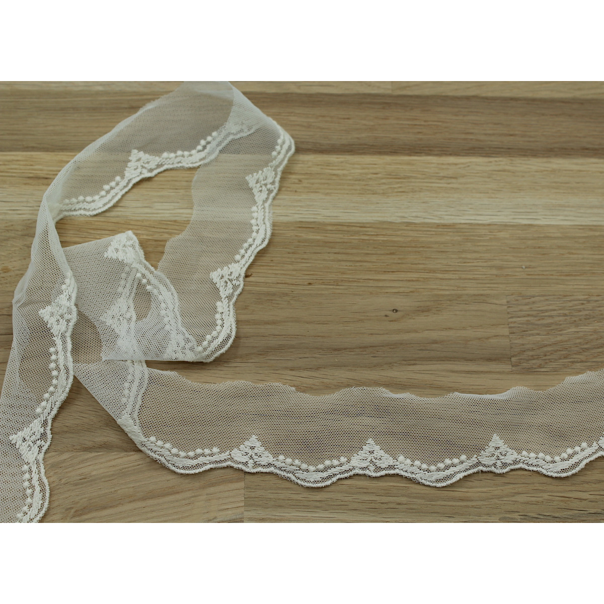 Galon tulle souple broderie coton brodé 40mm x 1m Galon tulle souple broderie coton brodé 40mm x 1m
