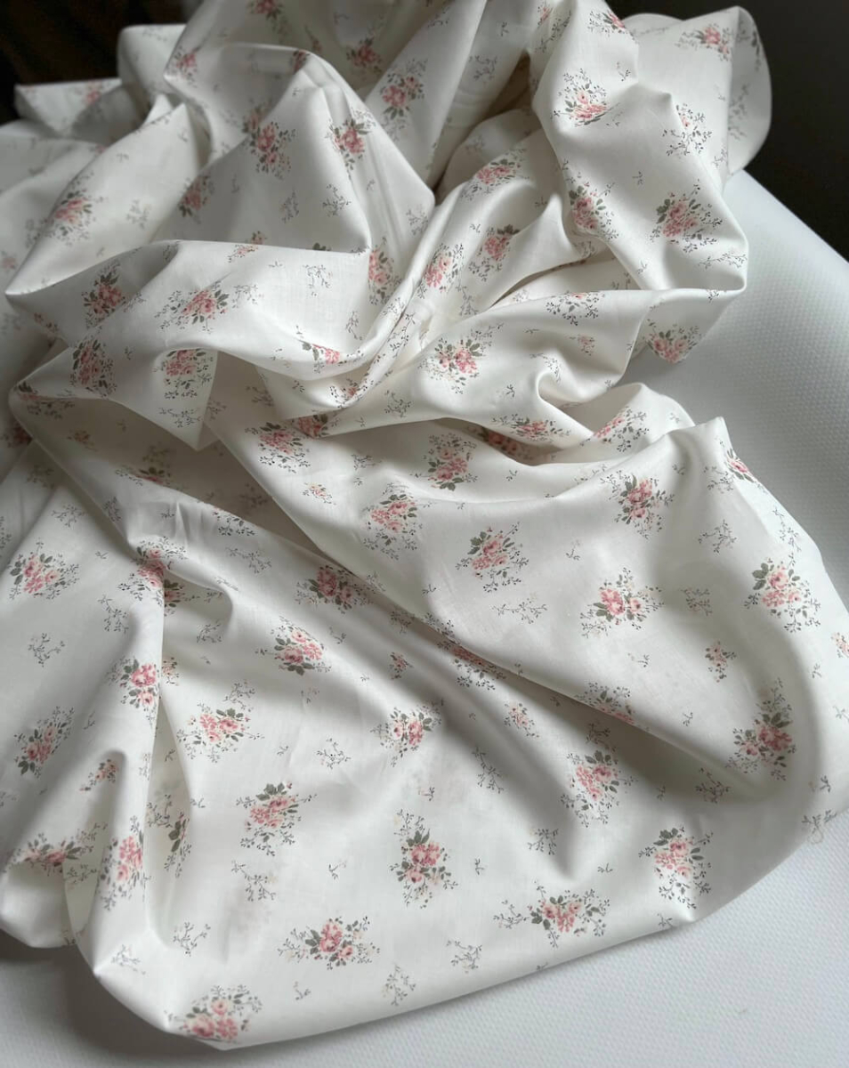 Tissu batiste coton douce imprimé fleuri ROMANCE vintage romantique Batikou
