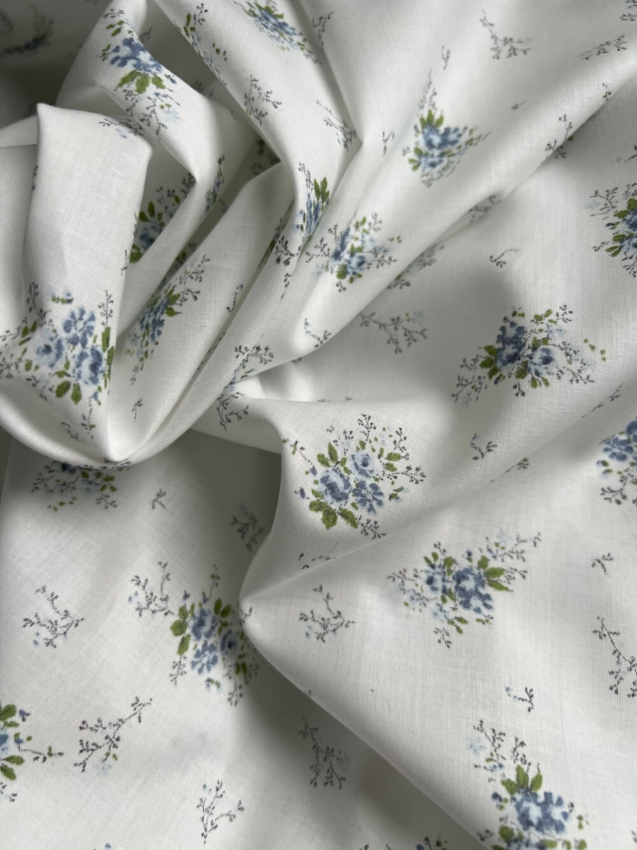 Romance - Batiste de coton BIO imprimé exclusif bleu