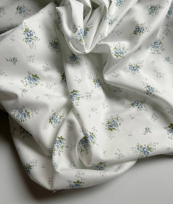 Romance - Batiste de coton BIO imprimé exclusif bleu