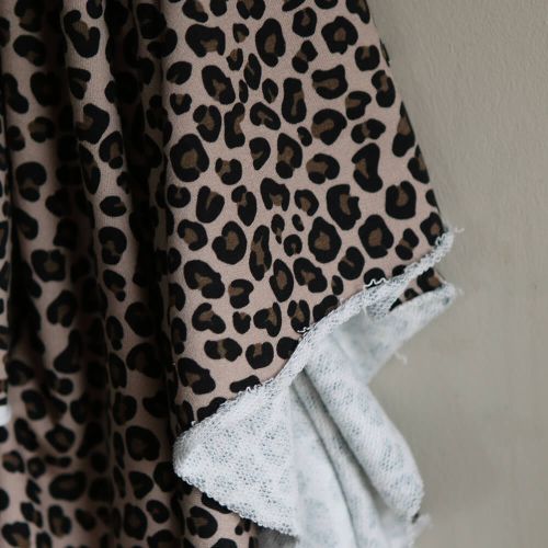 Lea - Tissu sweat exclusif graou noir et châtaigne fond beige poudré