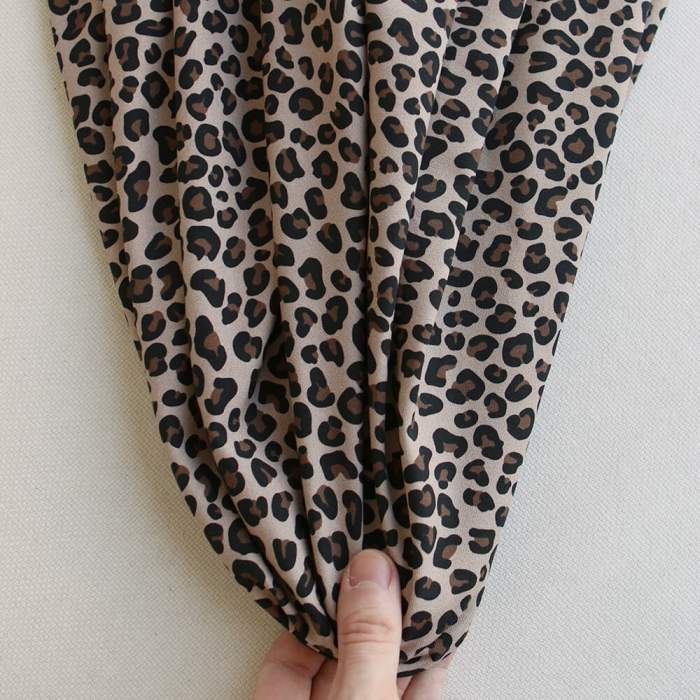 Lea - Jersey coton bio motif exclusif graou noir et brun châtaigne fond beige poudré