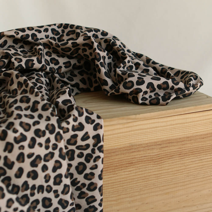 Lea - Jersey coton bio motif exclusif graou noir et brun châtaigne fond beige poudré