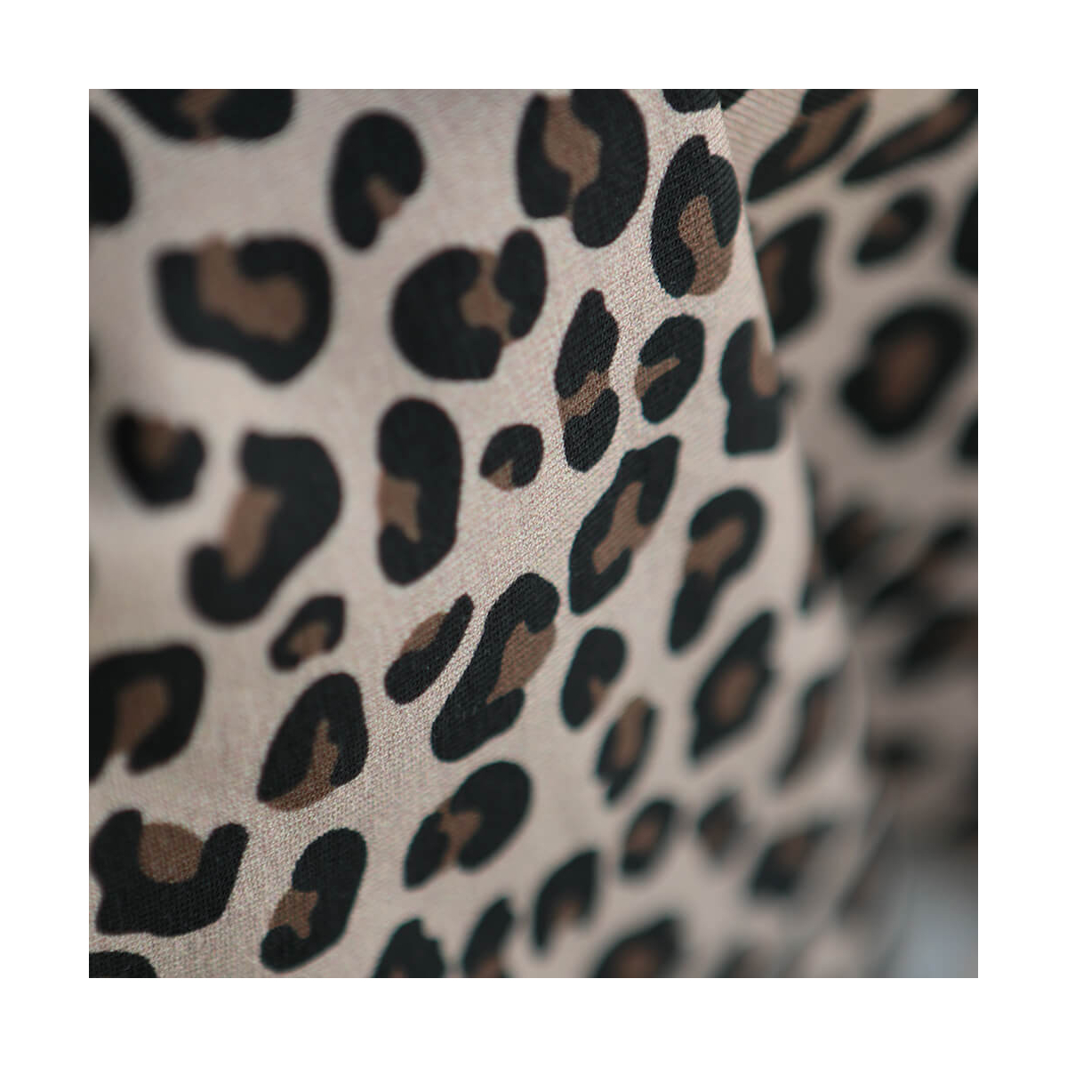 Lea - Jersey coton bio motif exclusif graou noir et brun châtaigne fond beige poudré