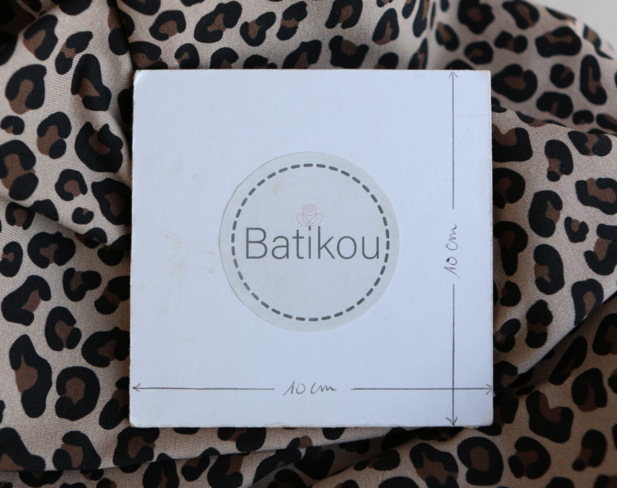 Lea - Jersey coton bio motif exclusif graou noir et brun châtaigne fond beige poudré