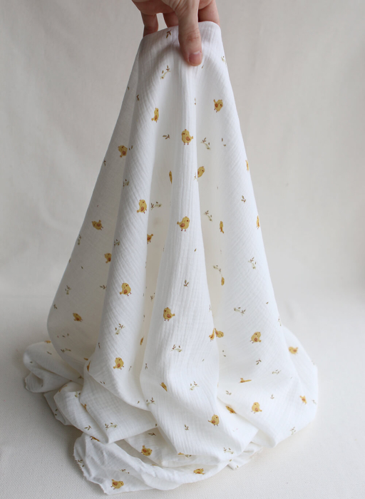 Carlito - Double gaze de coton motif fond blanc motif poussin