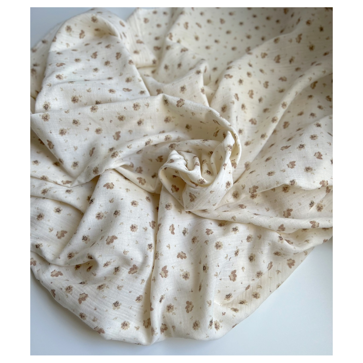 Lou - Double gaze de coton coloris fond écru imprimé taupe / beige Tissus issus de l'agriculture biologique  - 5