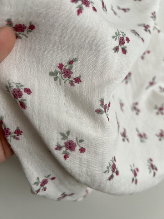 Celine - Double gaze de coton BIO blanc motif fleuri coloris figue Tissus issus de l'agriculture biologique  - 4