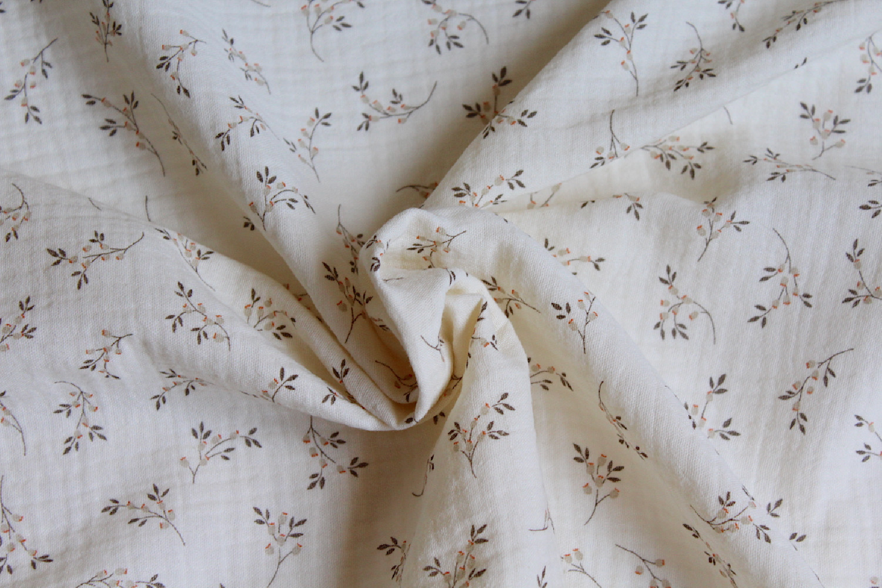 Thaïs - Double gaze de coton BIO écru à motifs fleuris Tissus issus de l'agriculture biologique  - 3
