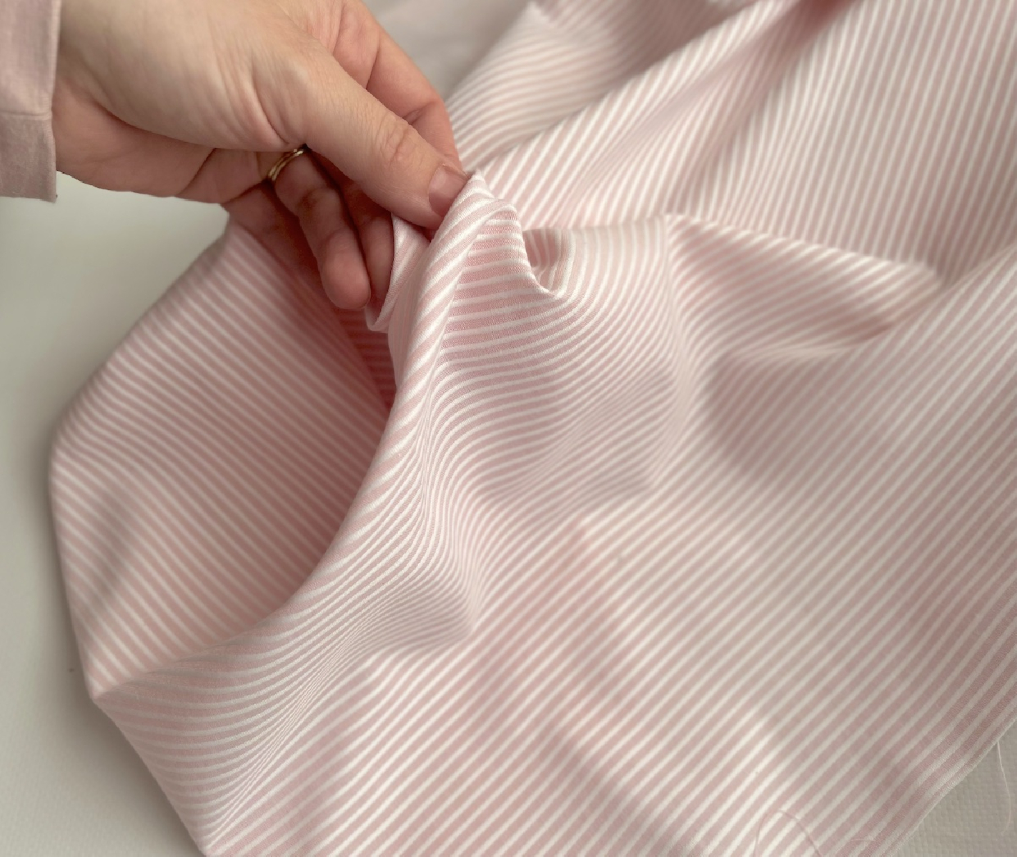 Coton bio gaufré à rayures rose dragée / blanc Tissus issus de l'agriculture biologique  - 2