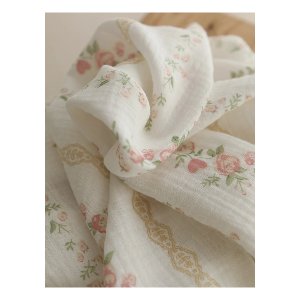 Agatha - Double gaze de coton motif fond blanc motif vert, beige et rose