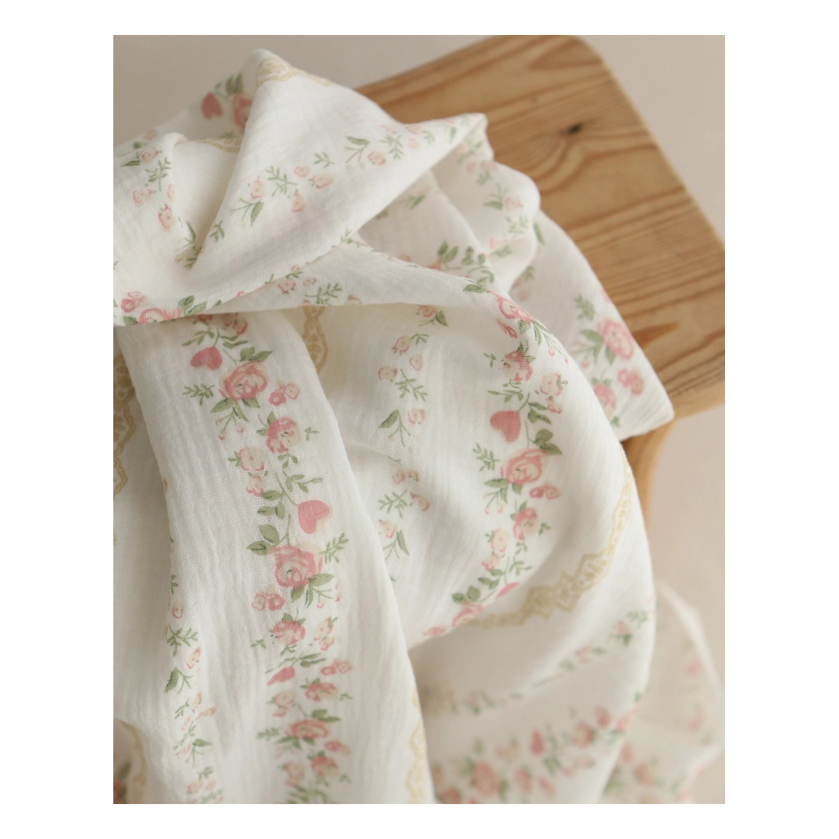 Agatha - Double gaze de coton motif fond blanc motif vert, beige et rose