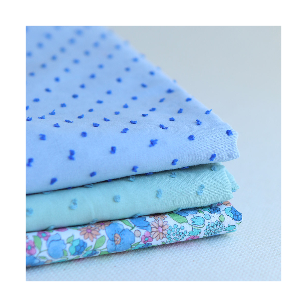 Maelle - Batiste de coton douce à imprimé fleuri bleu