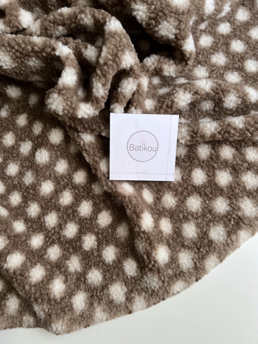 Teddy Sherpa bouclé fond taupe clair motif pois écru Mailles - 3