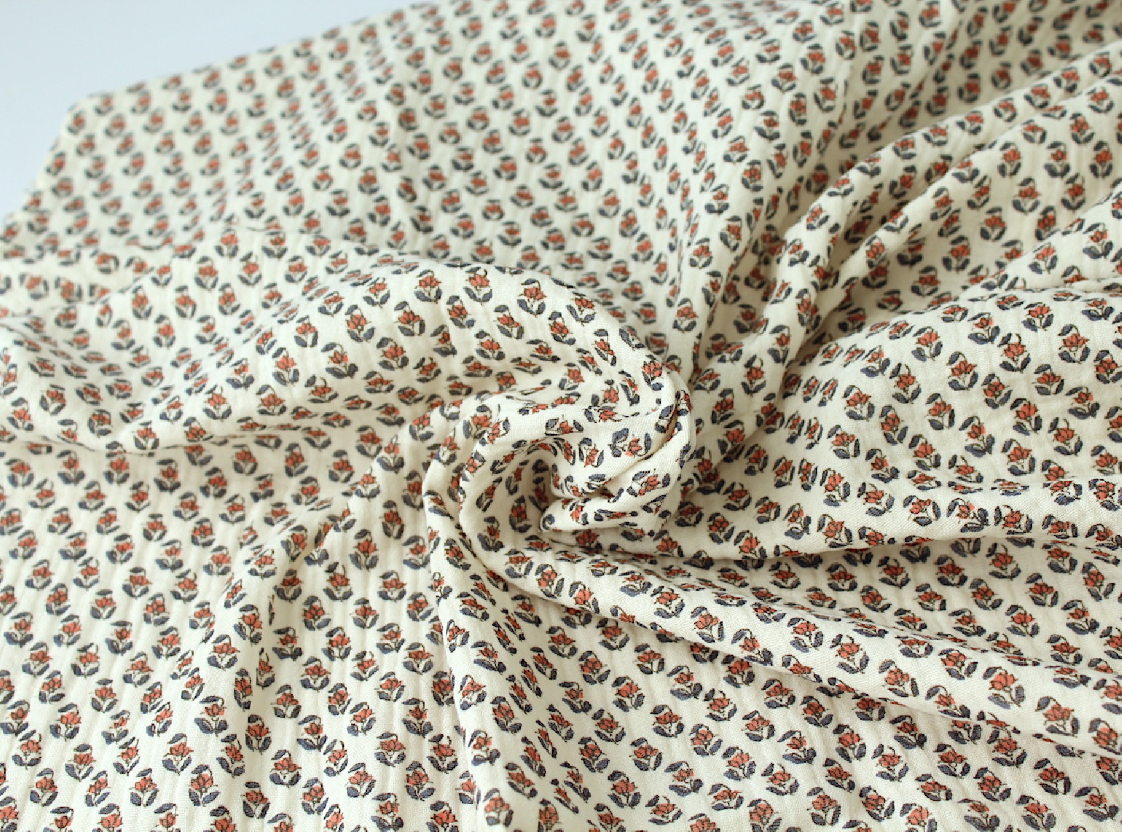 Aria - Double gaze de coton écru à motifs petites fleurs façon hand block