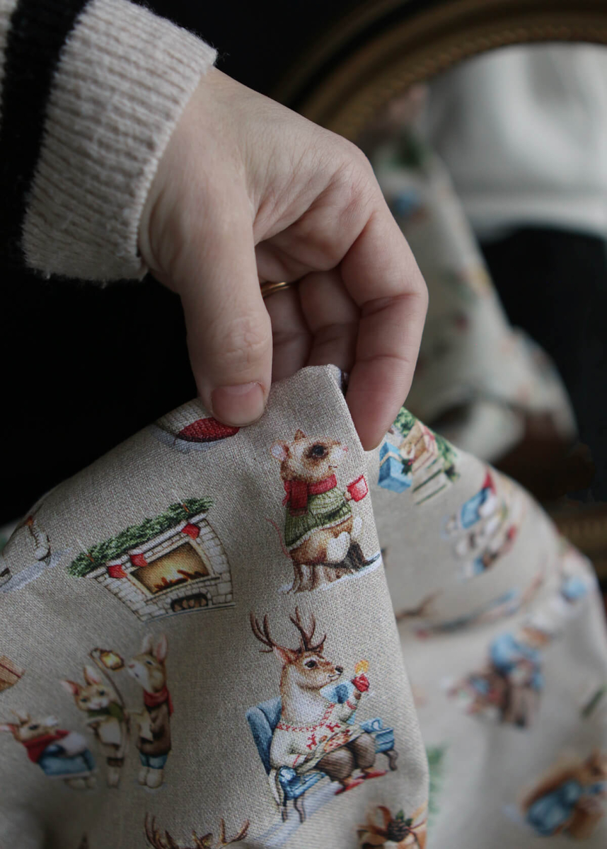 Toile de coton canvas motif animaux de noël fond beige