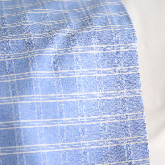Tissu coton et viscose texturé quadrillage blanc et bleu nuage