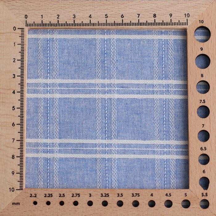 Tissu coton et viscose texturé quadrillage blanc et bleu nuage