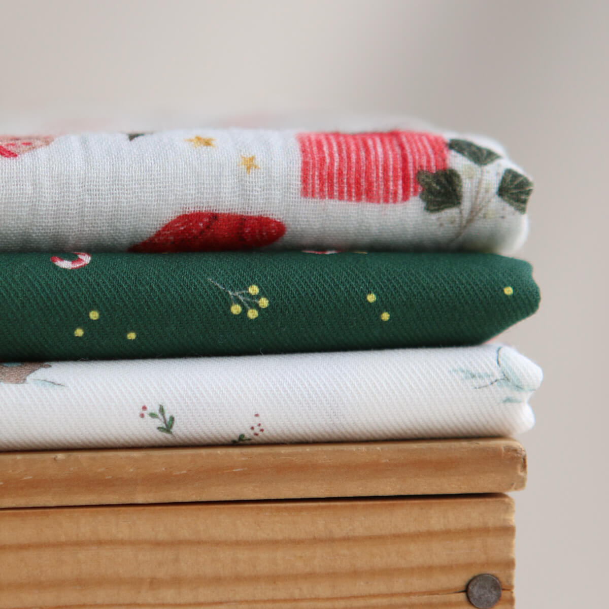 Goupix - Double gaze de coton fond crème motif fleuri