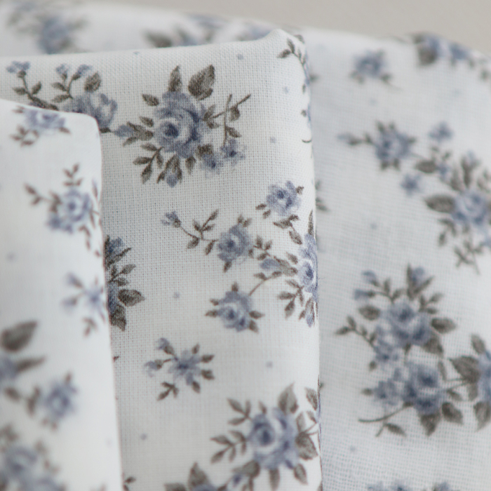 Lilou - Popeline douce coton BIO organique fond blanc imprimé exclusif vert et bleu