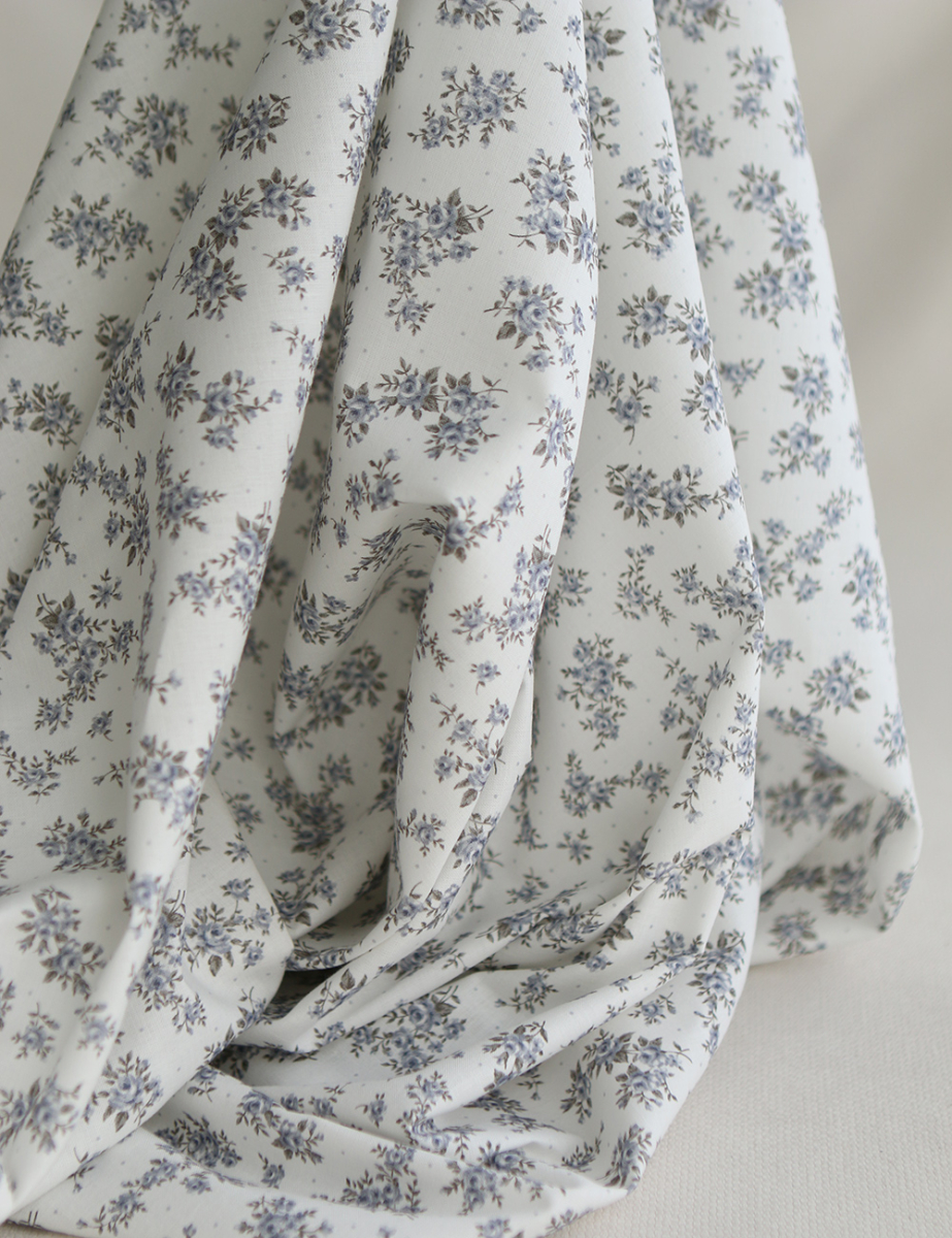 Lilou - Popeline douce coton BIO organique fond blanc imprimé exclusif vert et bleu