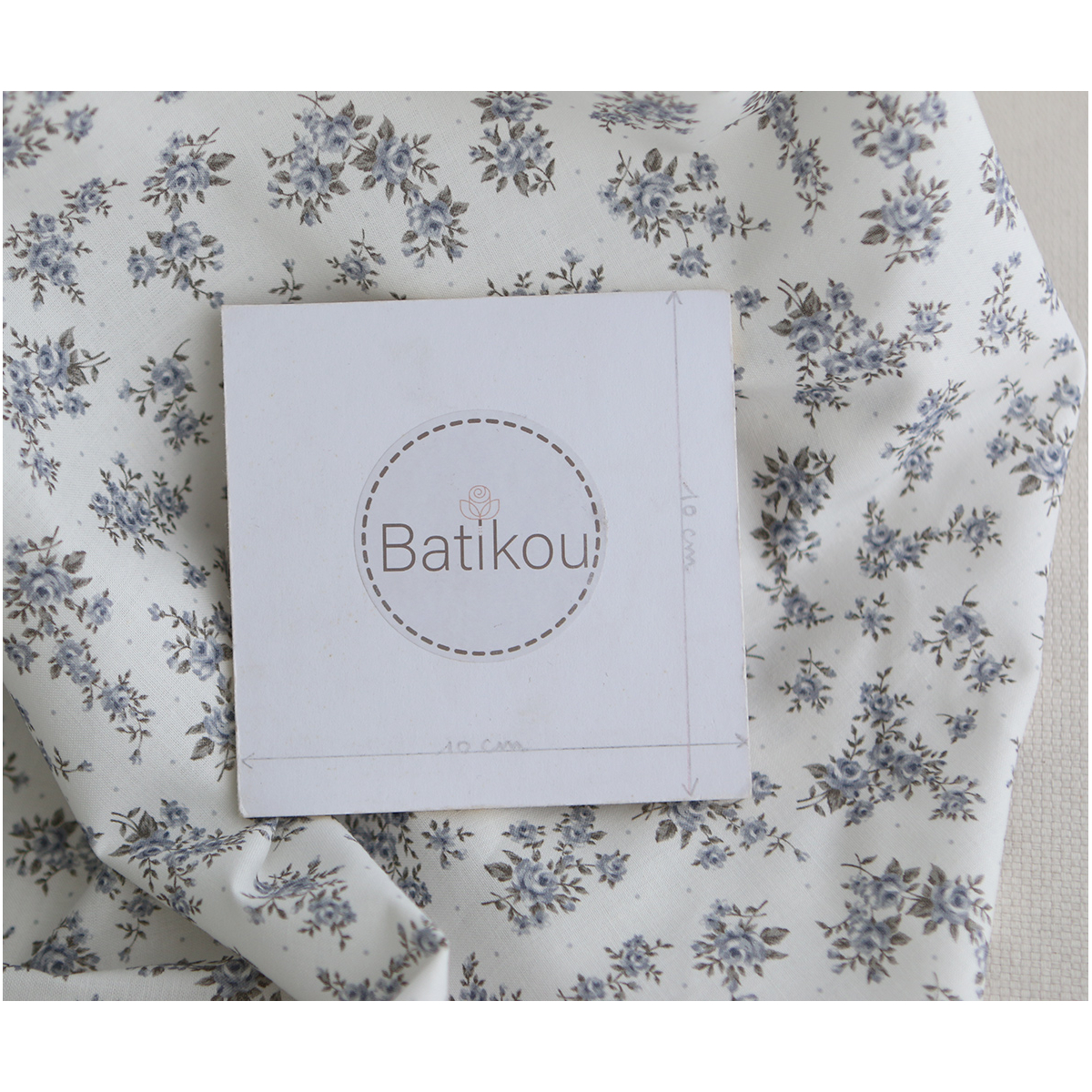 Lilou - Popeline douce coton BIO organique fond blanc imprimé exclusif vert et bleu