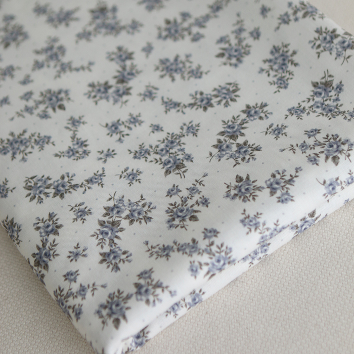 Lilou - Popeline douce coton BIO organique fond blanc imprimé exclusif vert et bleu