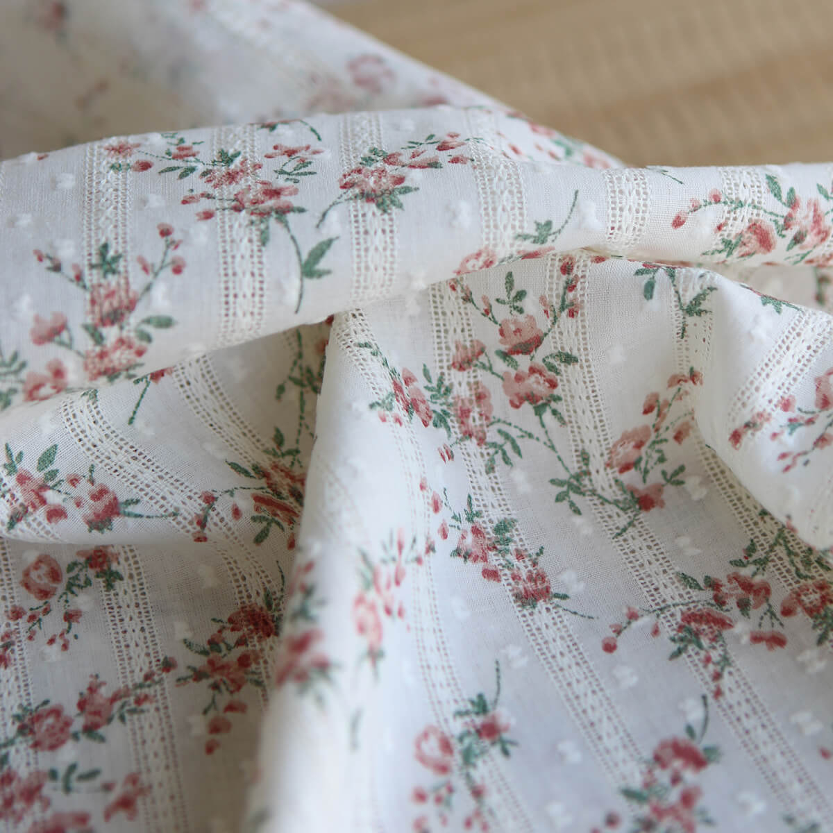 Blandine - Broderie anglaise plumetis coton texturé imprimé fleuri