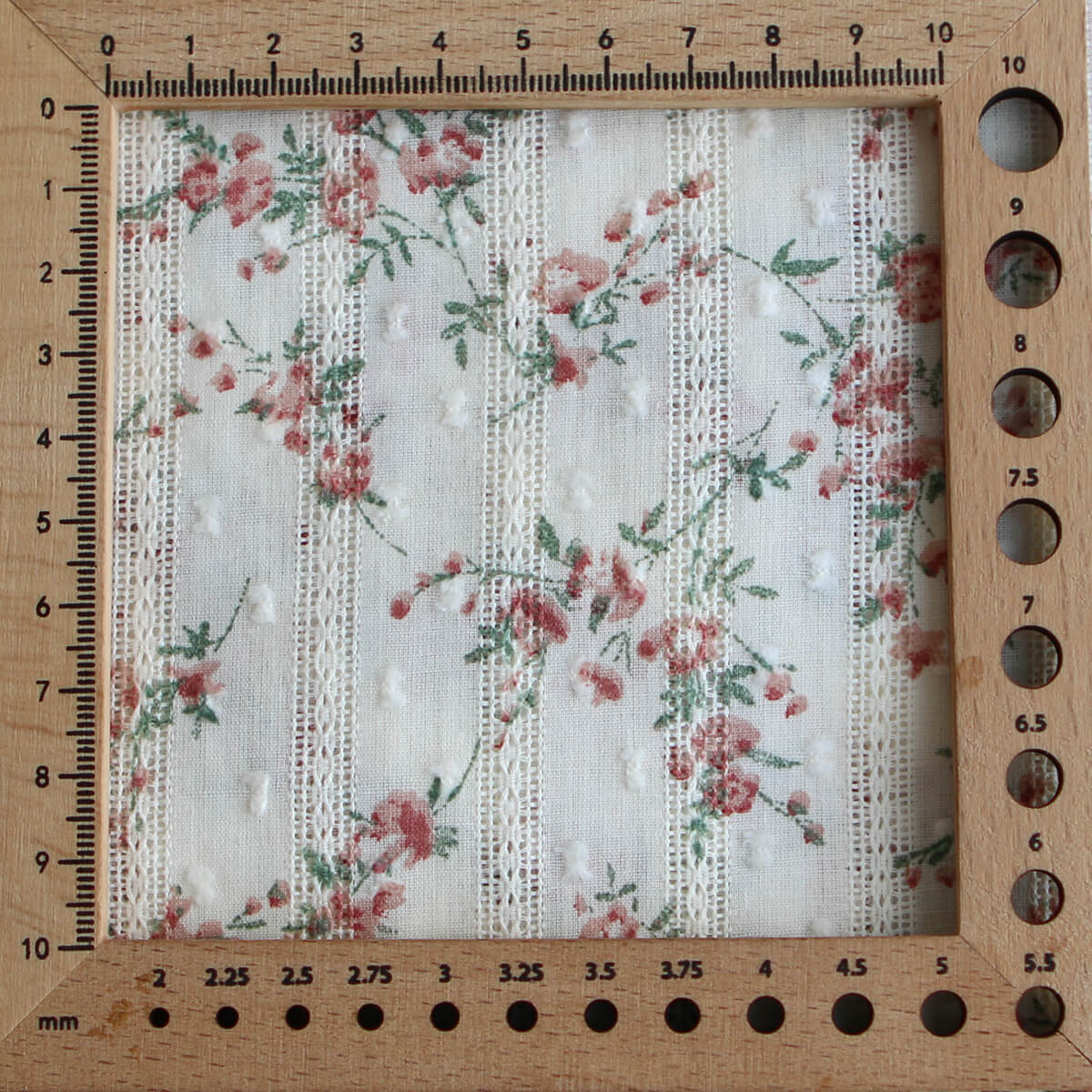 Blandine - Broderie anglaise plumetis coton texturé imprimé fleuri