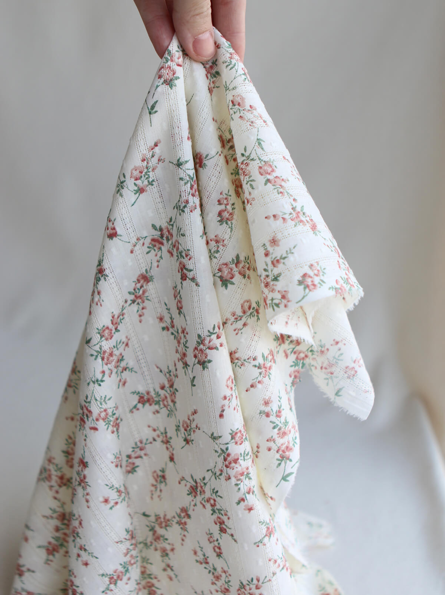 Blandine - Broderie anglaise plumetis coton texturé imprimé fleuri