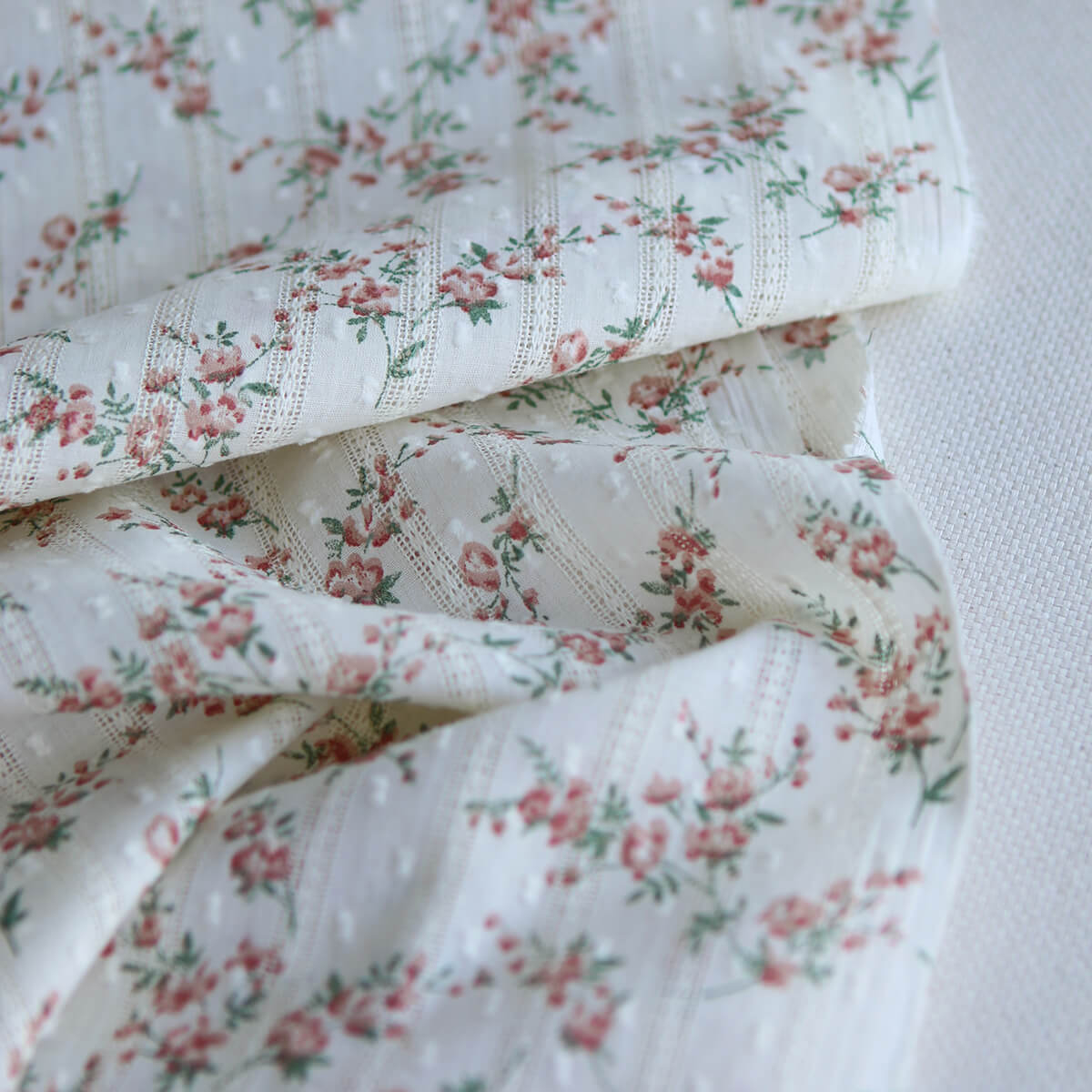 Blandine - Broderie anglaise plumetis coton texturé imprimé fleuri