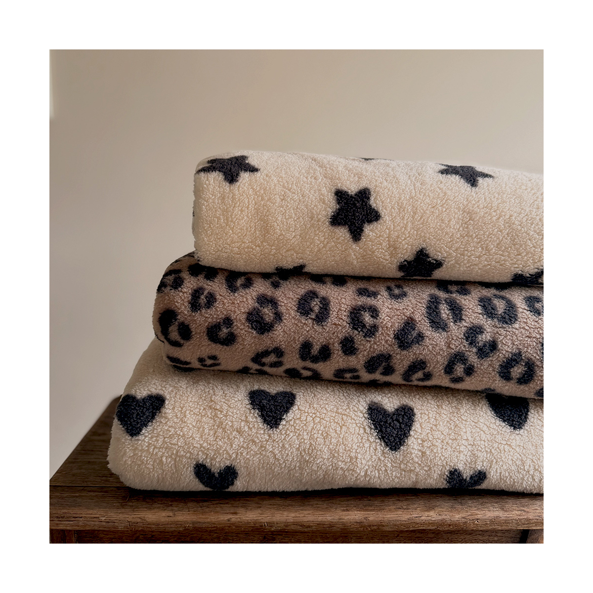 Teddy / moumoute bouclé / sherpa fond marron glacé léopard Graou