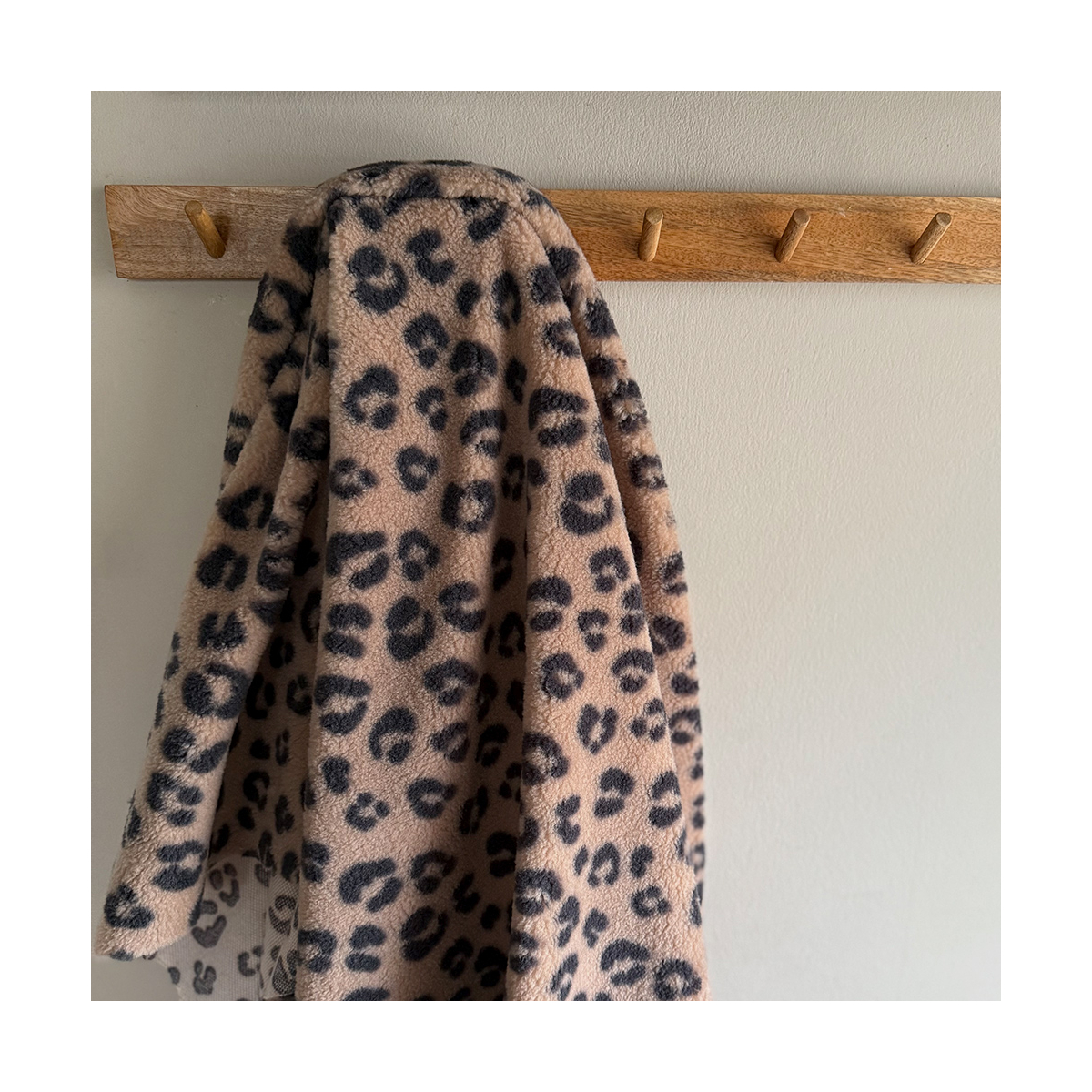 Teddy / moumoute bouclé / sherpa fond marron glacé léopard Graou