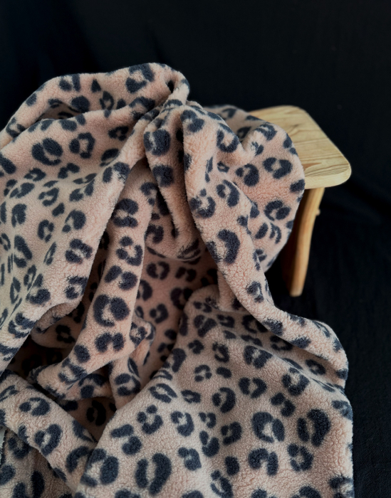 Teddy / moumoute bouclé / sherpa fond marron glacé léopard Graou