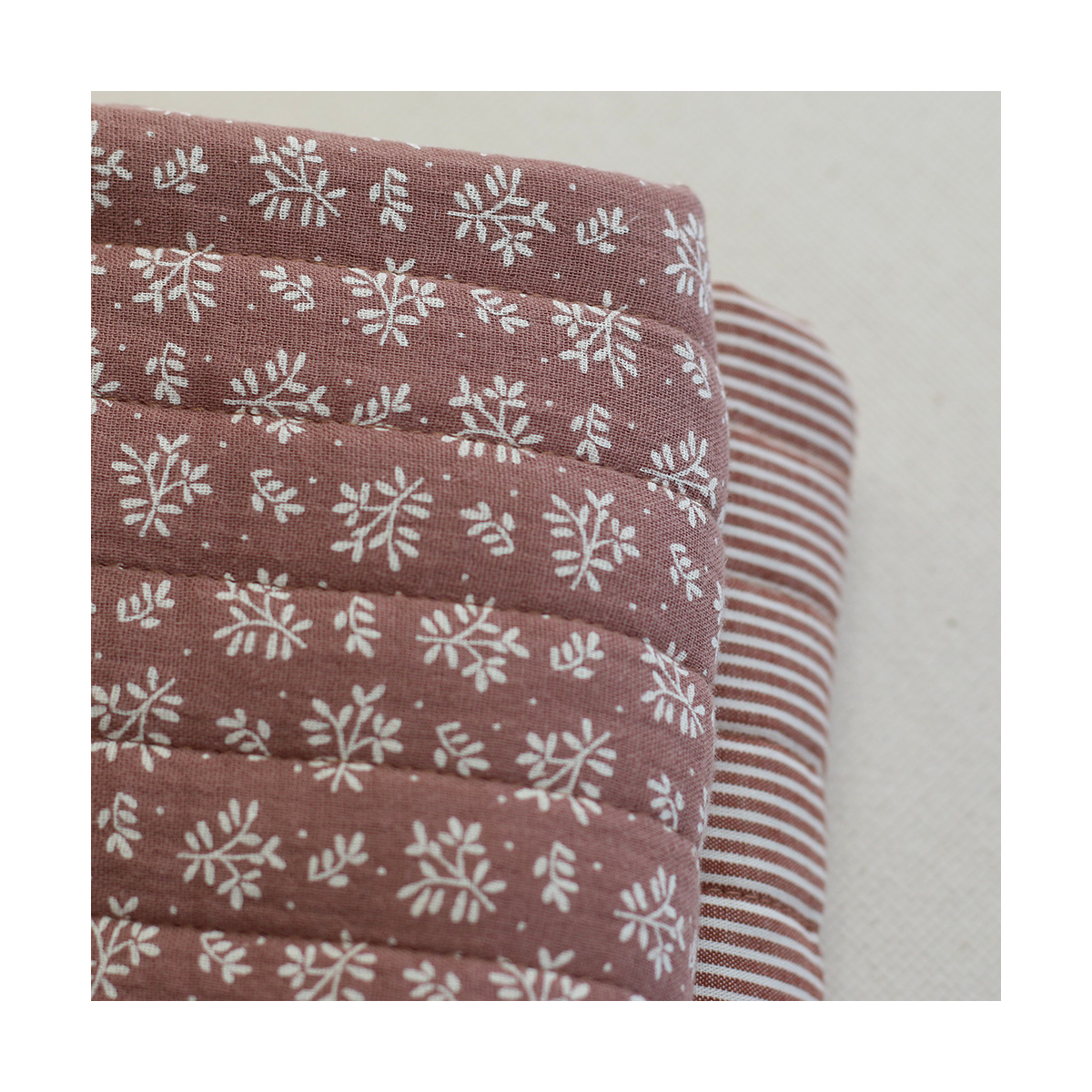 Country - Tissu matelassé double face écru / rayures chatain