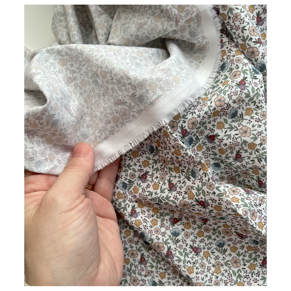 Odilie - Batiste de coton SILKYNE à imprimé fleuri Tissus issus de l'agriculture biologique  - 3