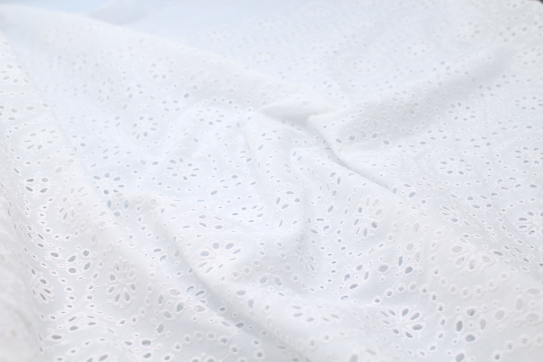 Broderie anglaise coton coloris BLANC Qualité Oeko-tex - 3