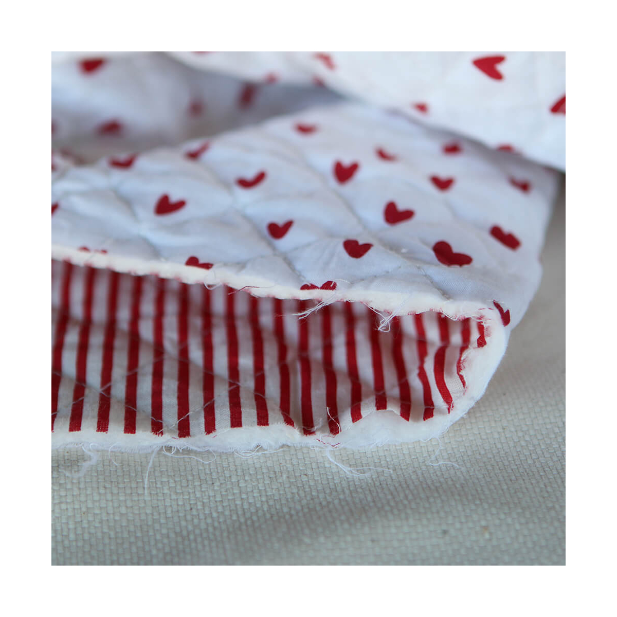 Dil / coeurs rouges - Tissu indien matelassé double face coton hand block largeur 100cm