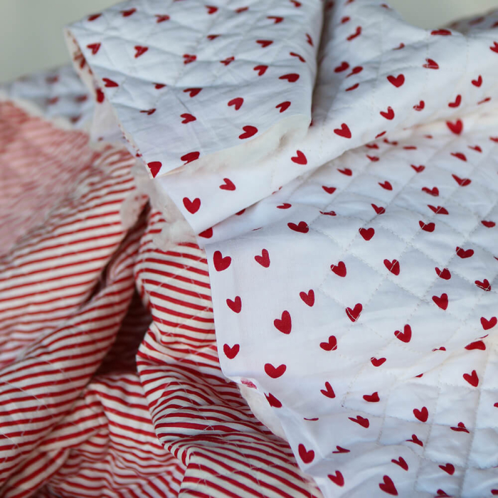 Dil / coeurs rouges - Tissu indien matelassé double face coton hand block largeur 100cm
