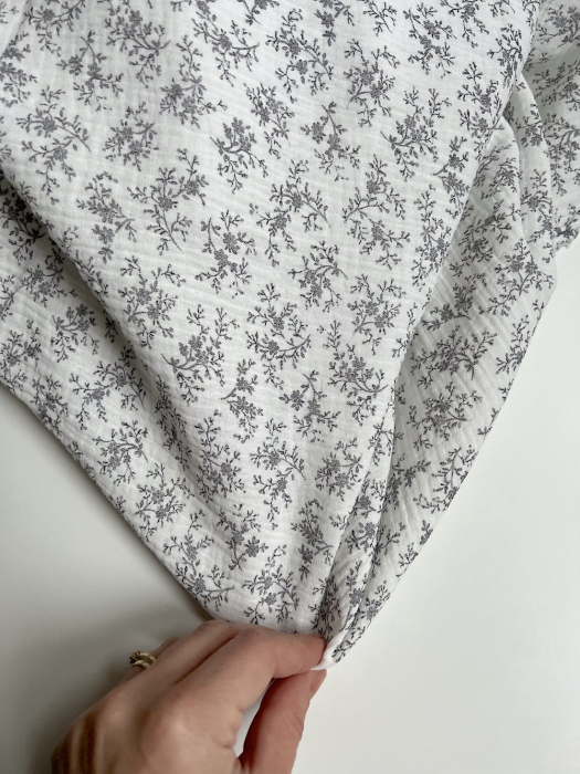 Meriem - Double gaze de coton BIO exclusif blanc à motifs fleuris gris Tissus issus de l'agriculture biologique  - 8