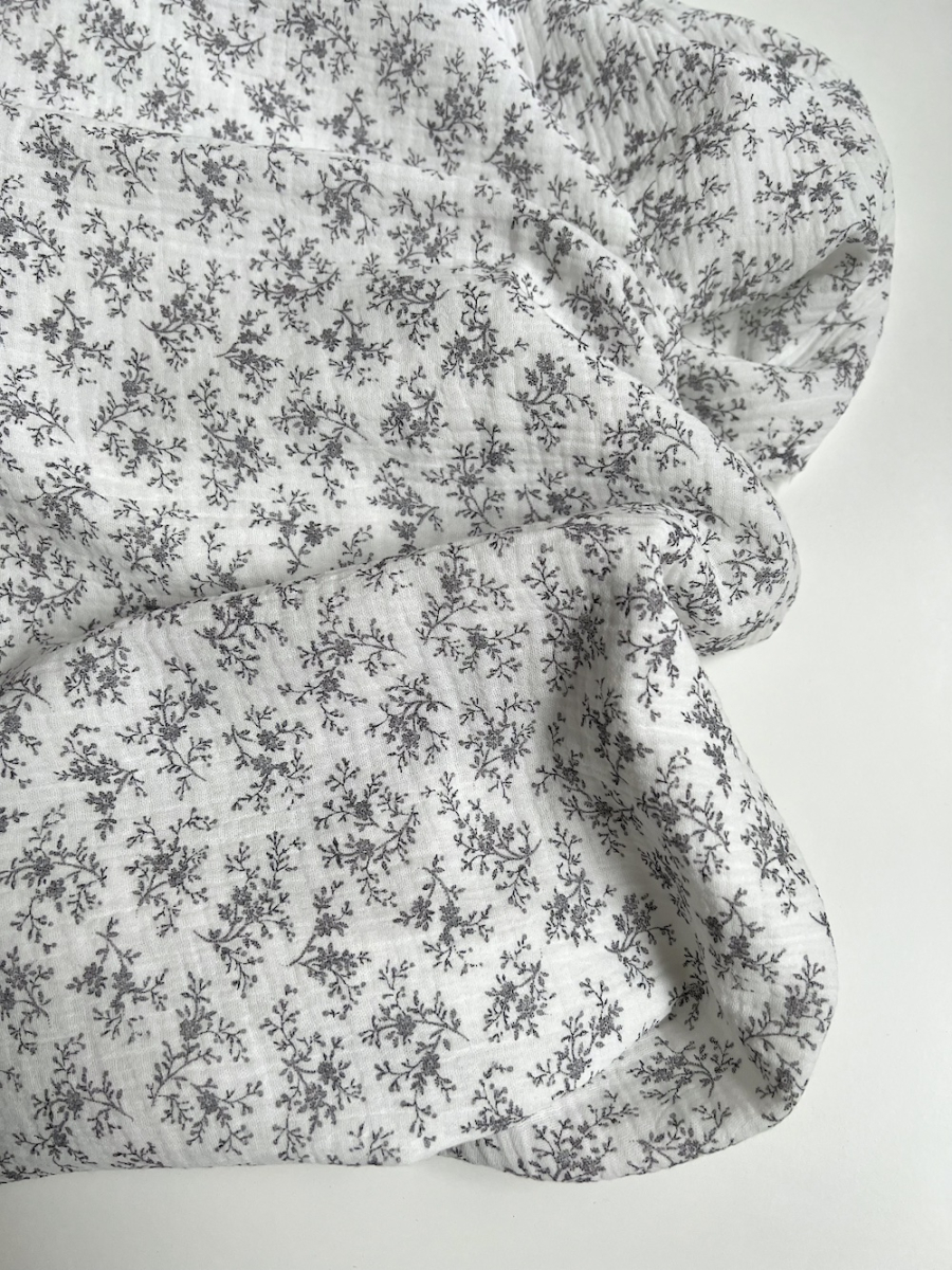 Meriem - Double gaze de coton BIO exclusif blanc à motifs fleuris gris Tissus issus de l'agriculture biologique  - 3