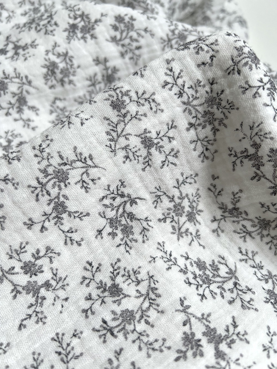 Meriem - Double gaze de coton BIO exclusif blanc à motifs fleuris gris Tissus issus de l'agriculture biologique  - 5