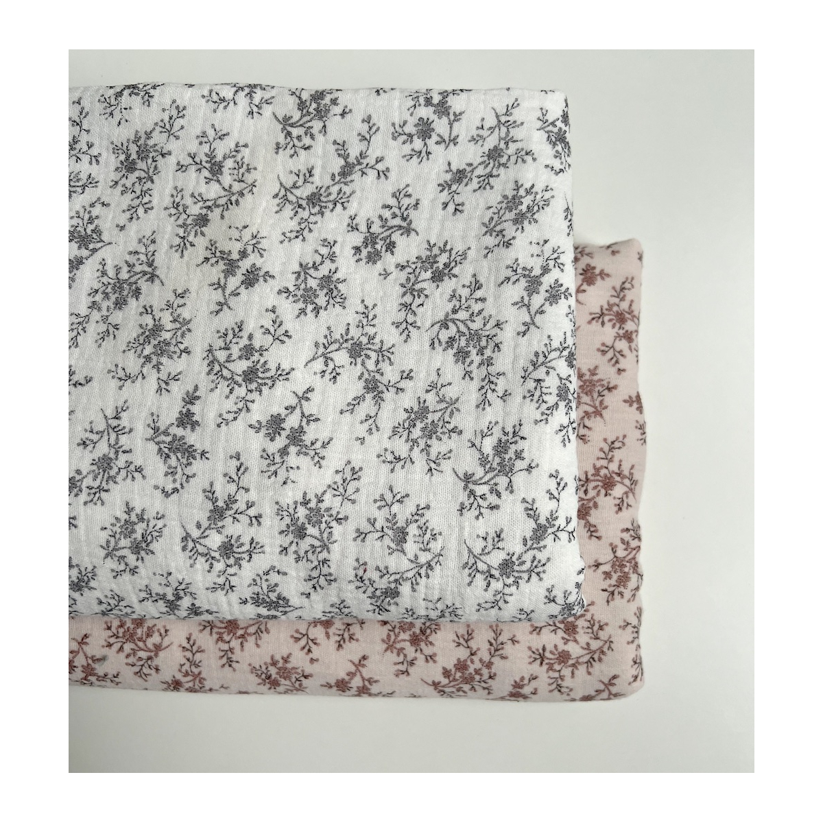 Meriem - Double gaze de coton BIO exclusif blanc à motifs fleuris gris Tissus issus de l'agriculture biologique  - 9