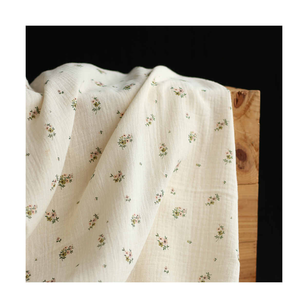 Laure - Double gaze coton BIO motif exclusif fond écru vert olive