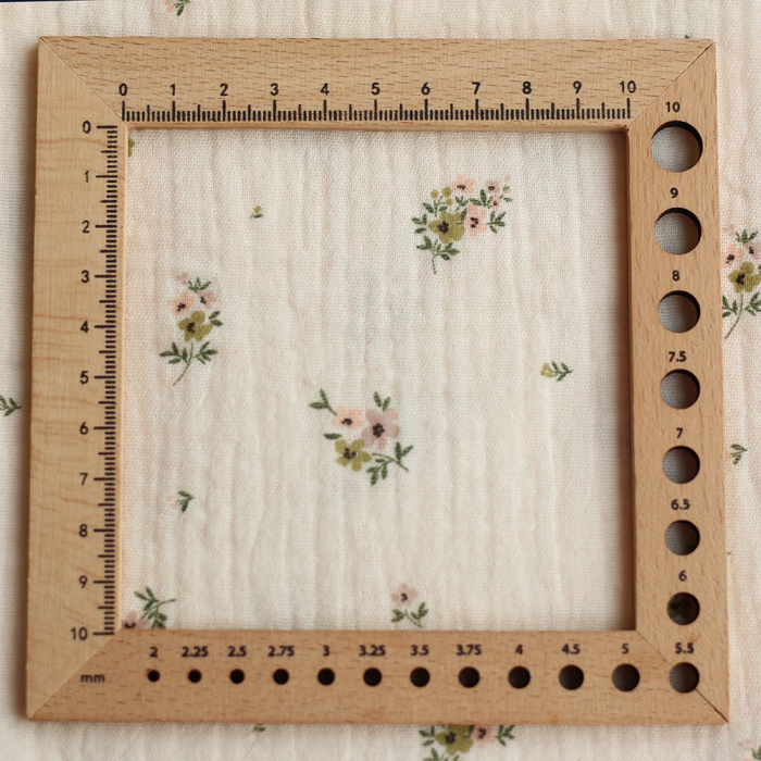 Laure - Double gaze coton BIO motif exclusif fond écru vert olive