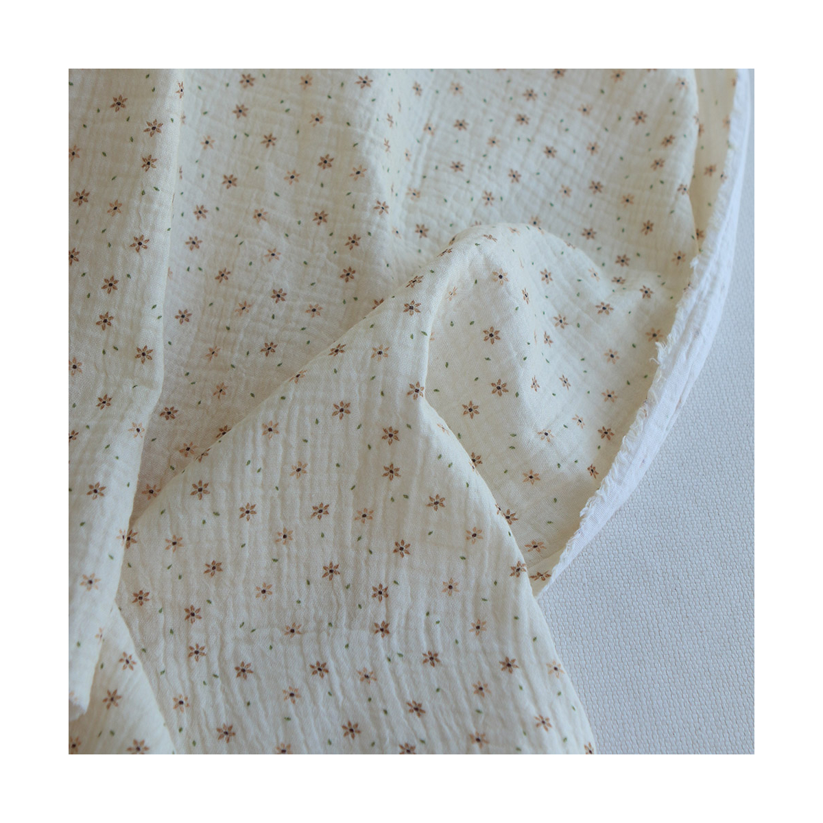 Double gaze de coton imprimé petites fleurs fond écru