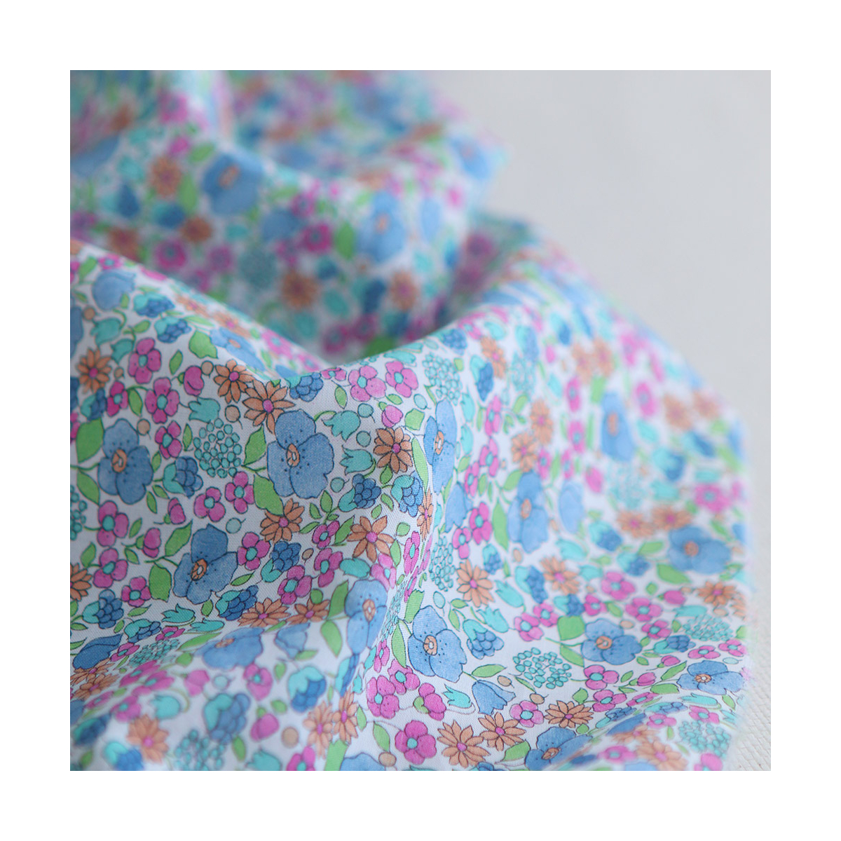 Maelle - Batiste de coton douce à imprimé fleuri bleu