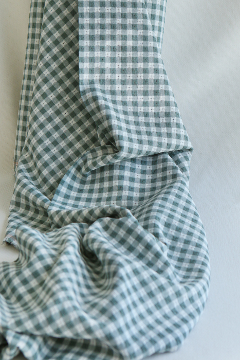 Dick - Seersucker / Coton gaufré texturé vichy 7mm écru et vert sauge